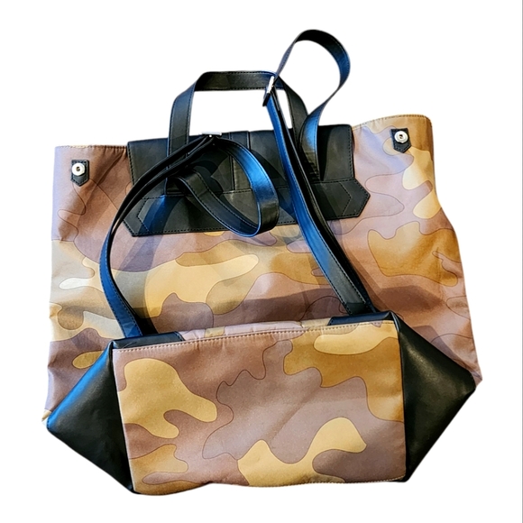 STELLA & Dot Ava Backpack Camo Floral Interior 13x10x6”. - Picture 6 of 8